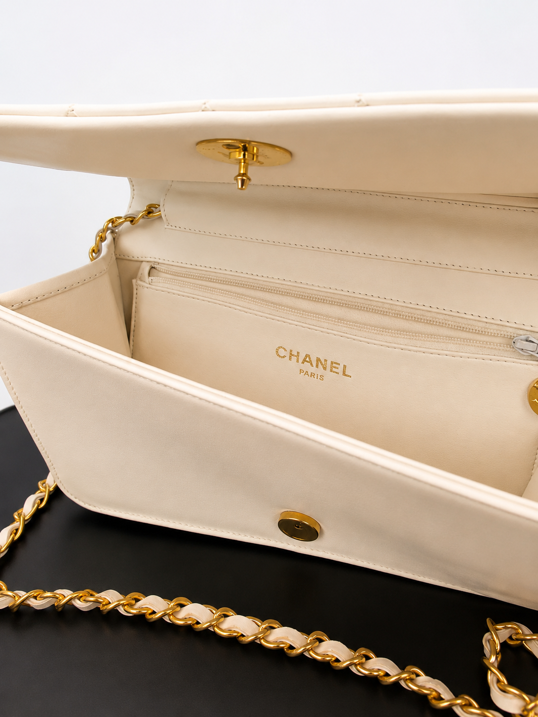 Chanel Vintage Flap Lambskin Shoulder Bag I White with Gold Hardware