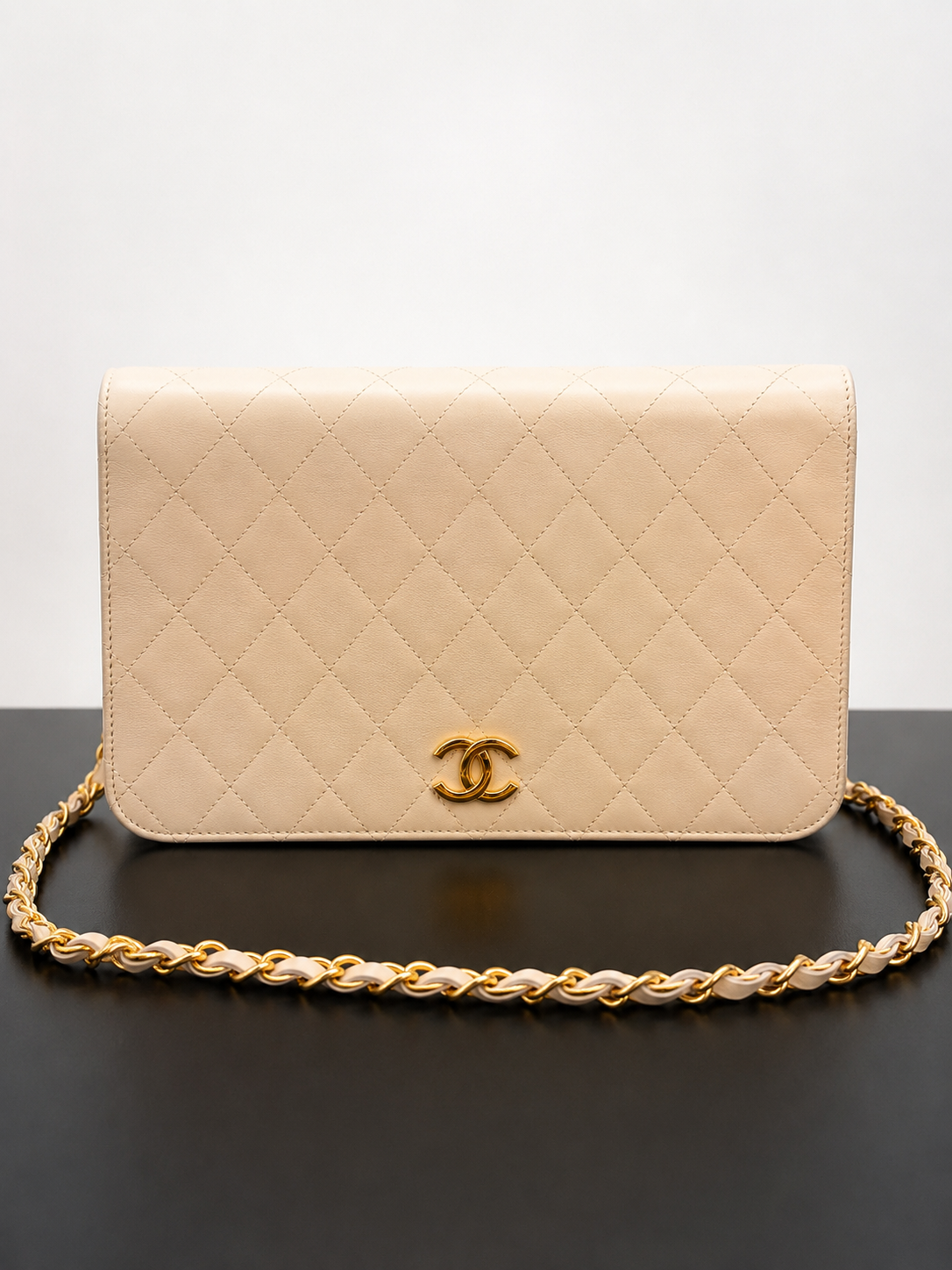 Chanel Vintage Flap Lambskin Shoulder Bag I White with Gold Hardware
