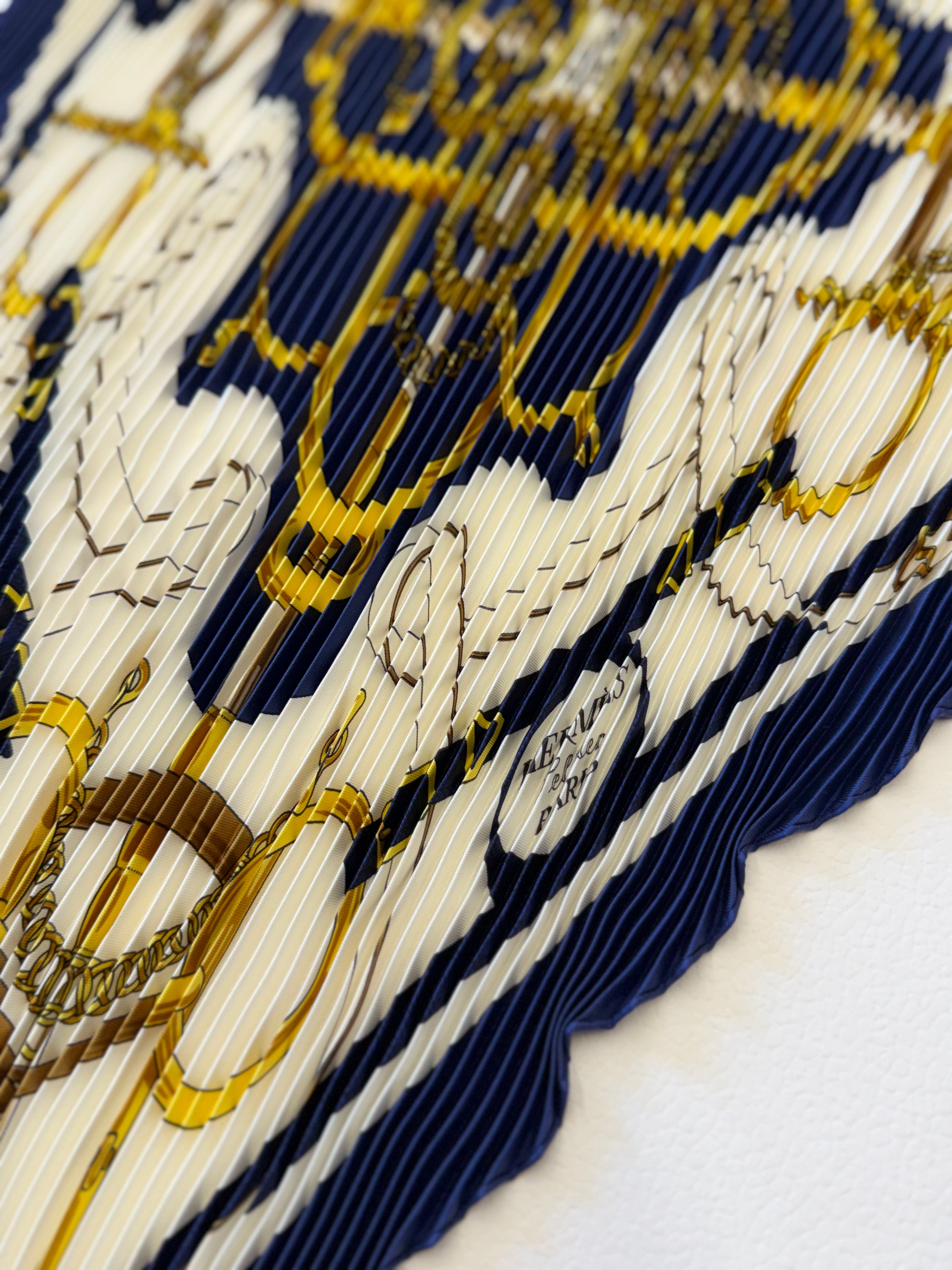 Hermès Eperon D'Or Pleated Scarf I Black I Dark Blue, Off-White and Gold