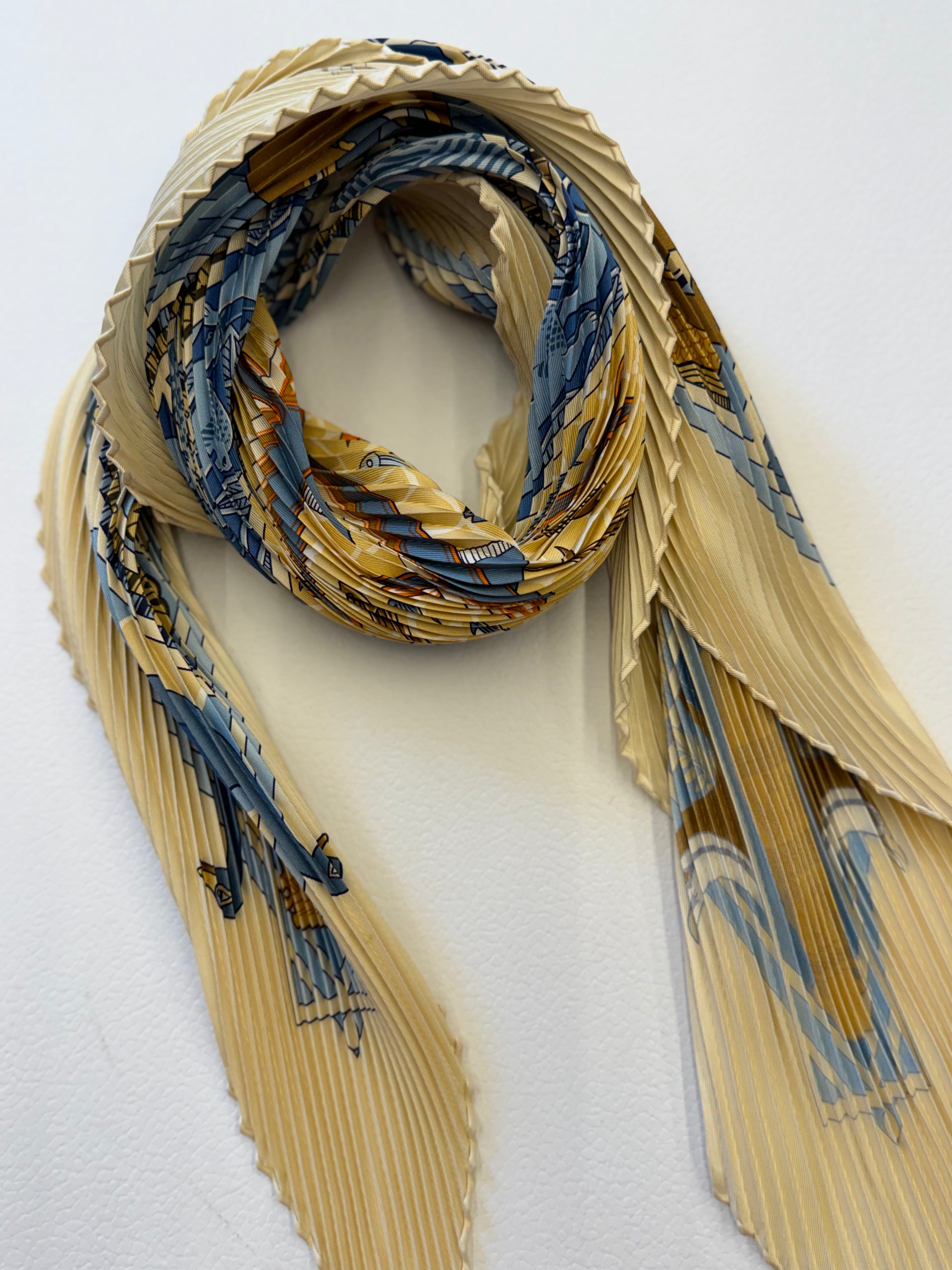 Hermès Les Secrets Pleated Scarf I Beige and Blue