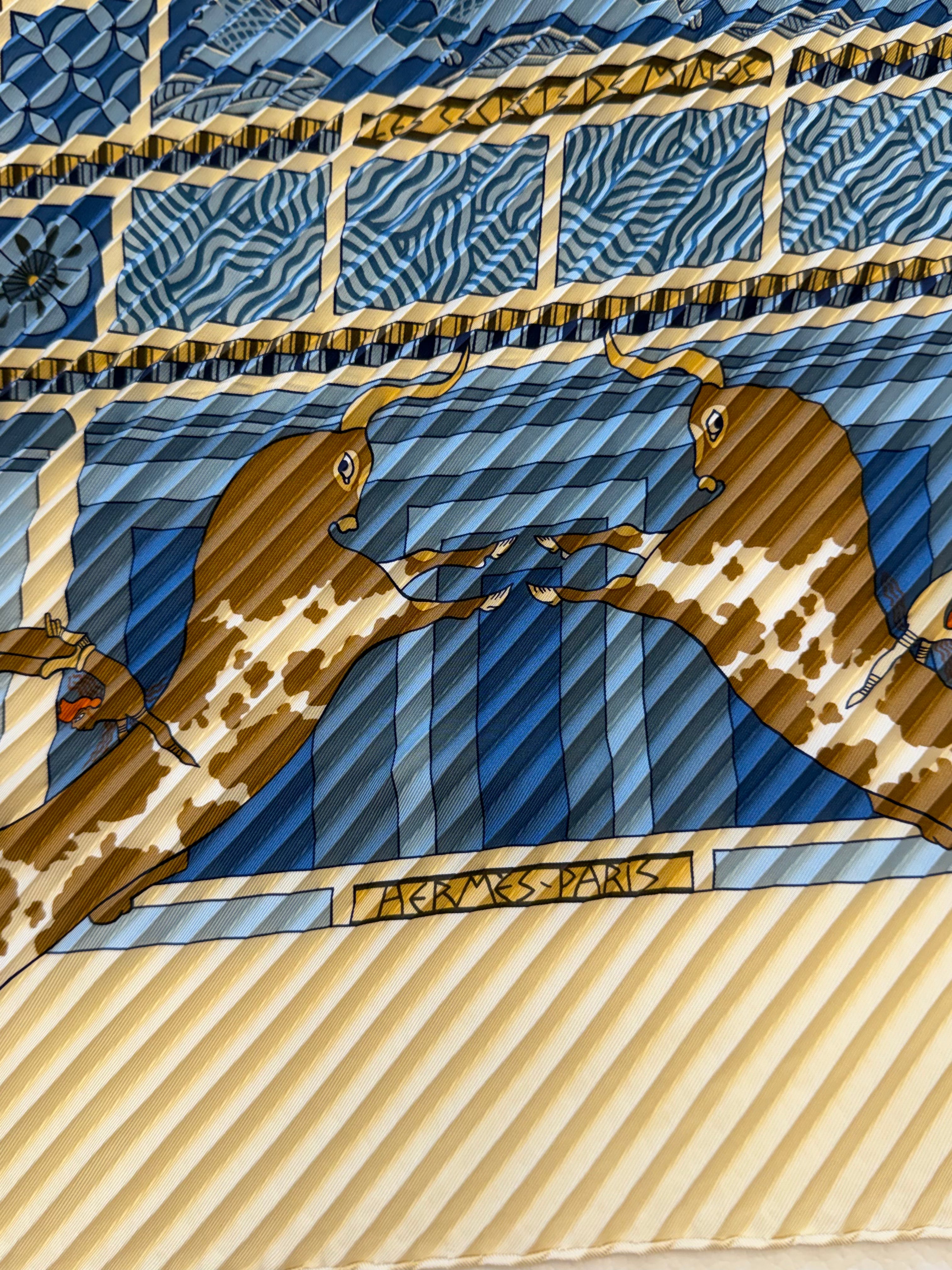 Hermès Les Secrets Pleated Scarf I Beige and Blue