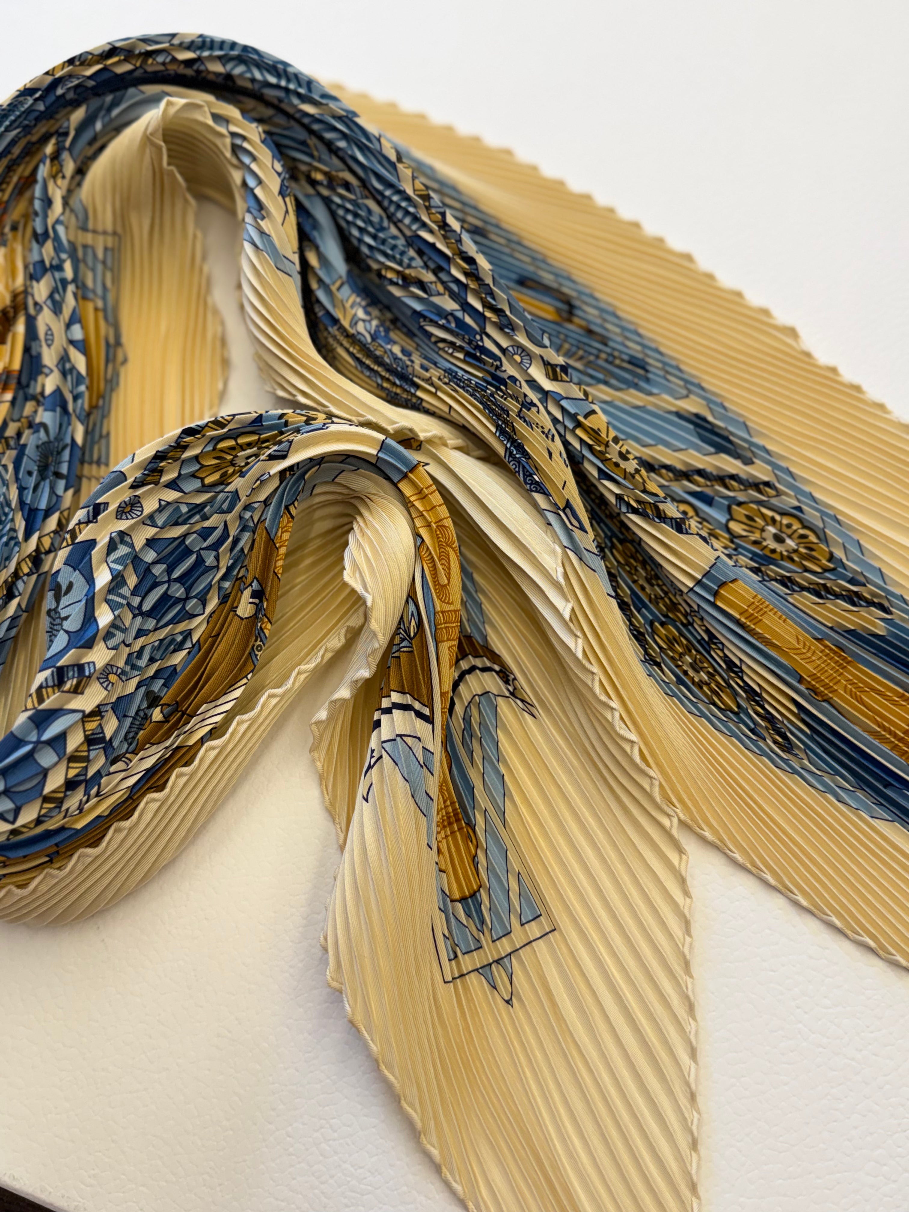 Hermès Les Secrets Pleated Scarf I Beige and Blue