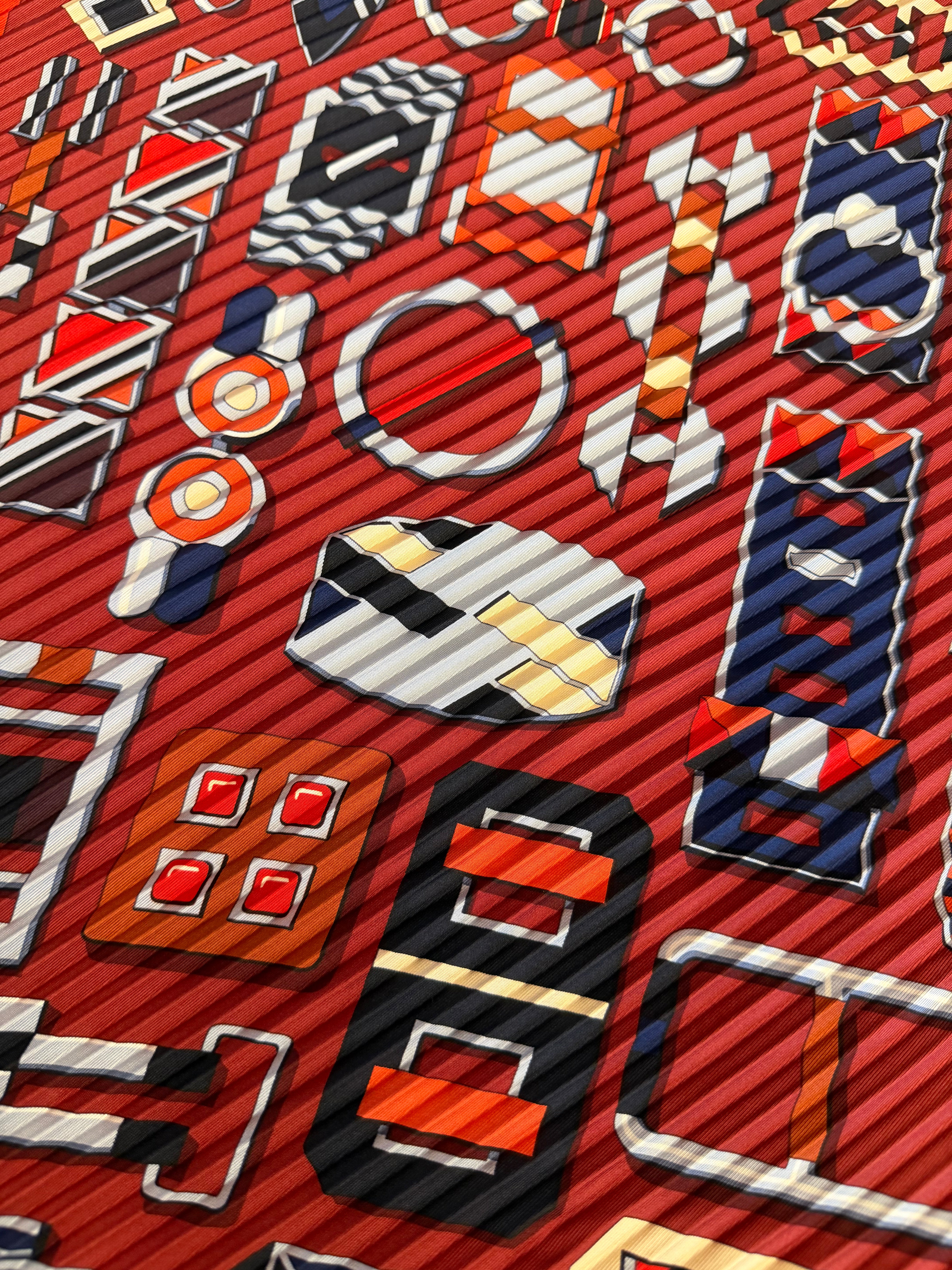 Hermès Carre En Boucles Pleated Scarf I Red and blue