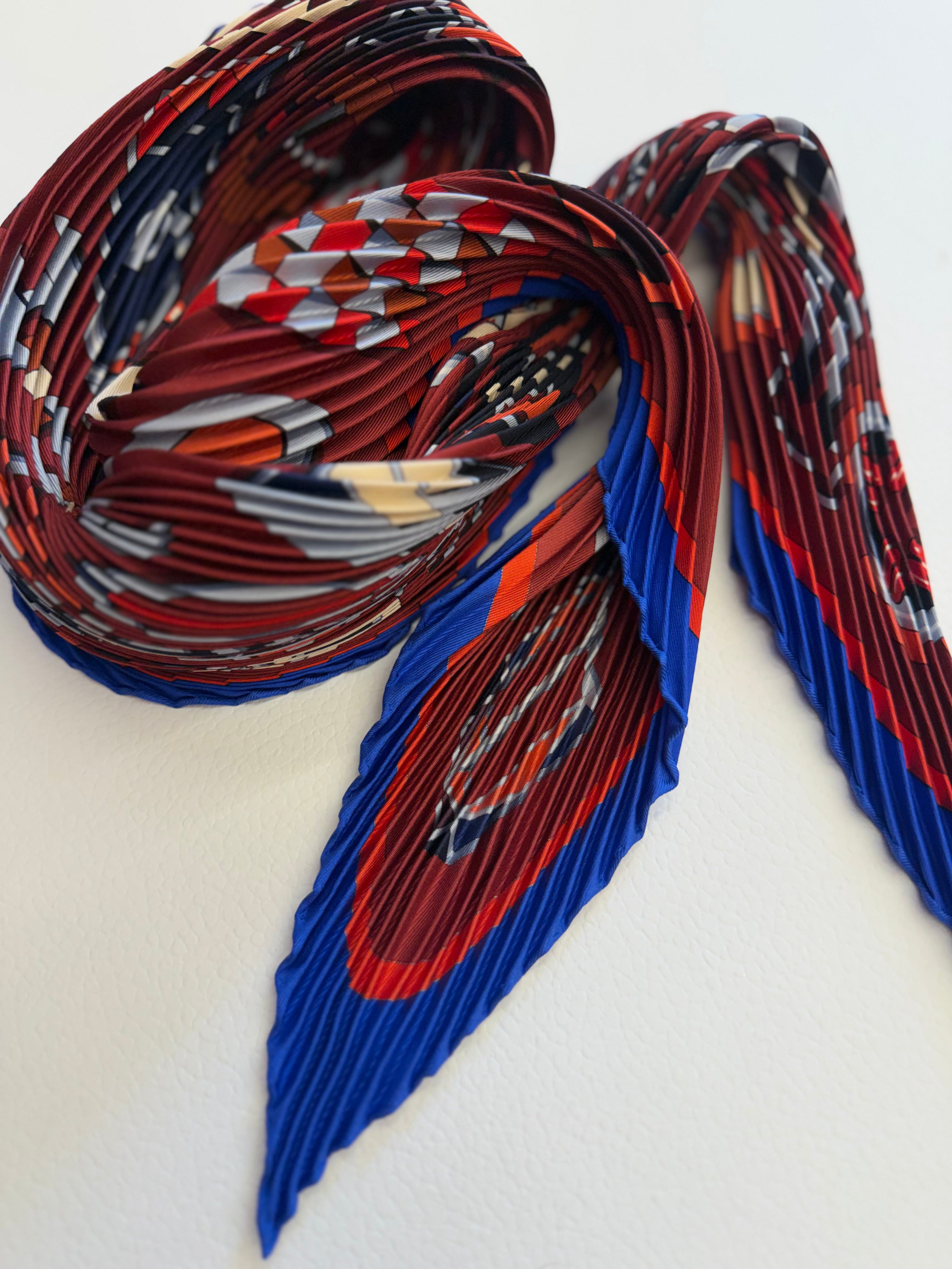 Hermès Carre En Boucles Pleated Scarf I Red and blue