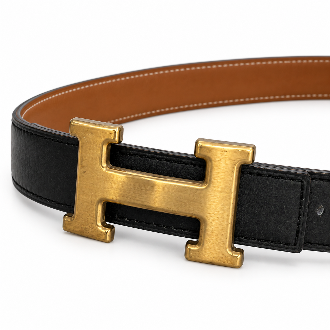 Hermès belt buckle detail on white background — AI-assisted studio image based on the actual item