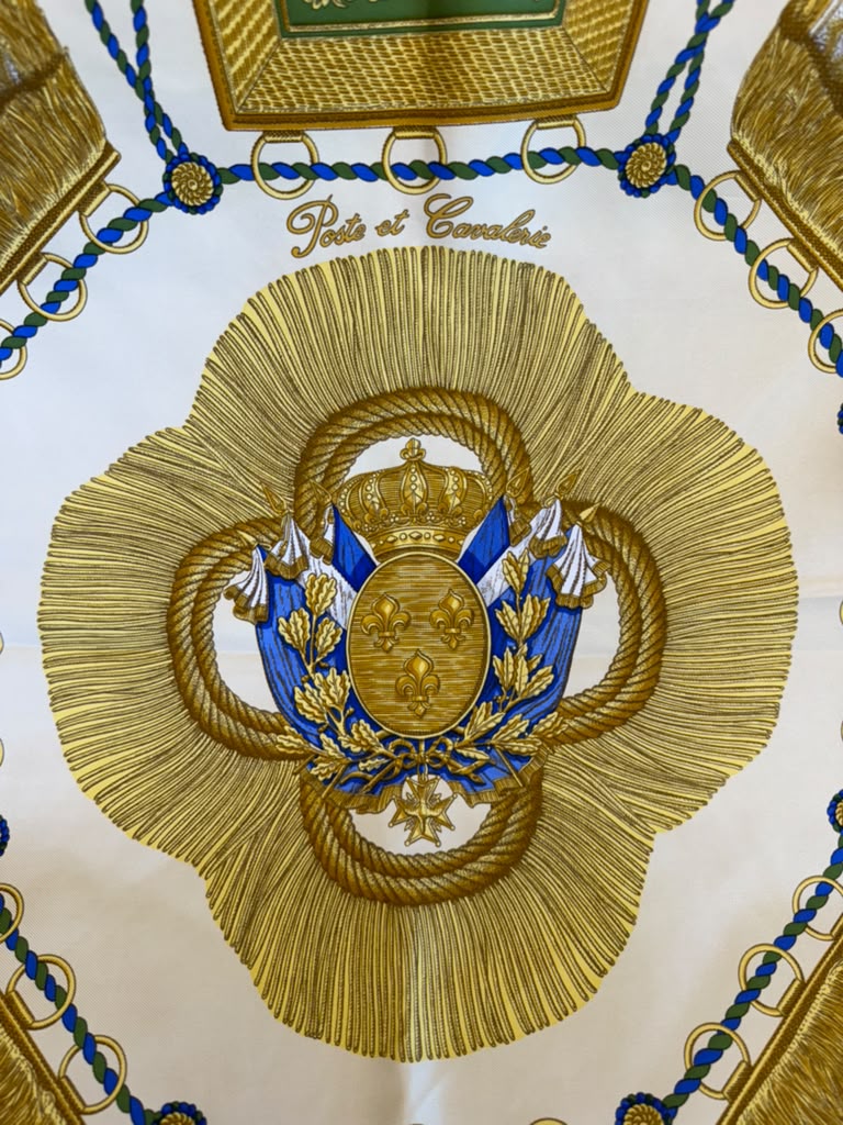 Foto original do lenço Hermès Poste et Cavalerie — detalhe 1